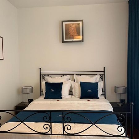 Botanique Suites Airbnb, Amberes Exterior foto