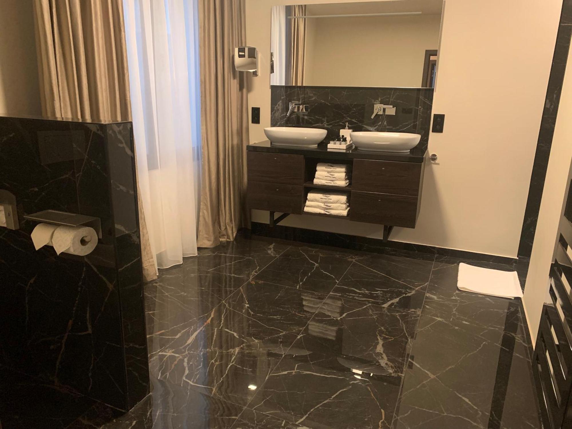 Botanique Suites Airbnb, Amberes Exterior foto