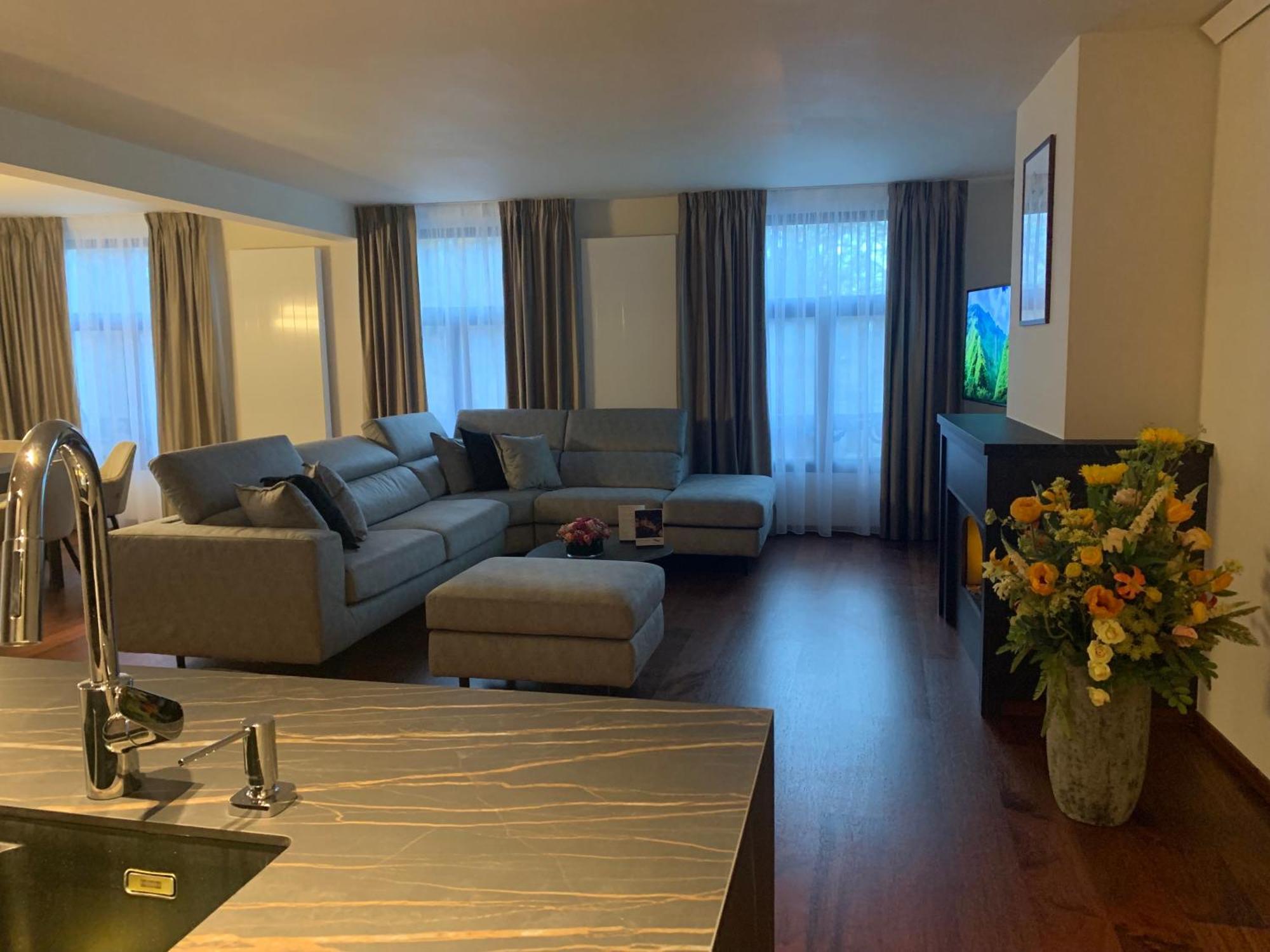 Botanique Suites Airbnb, Amberes Exterior foto