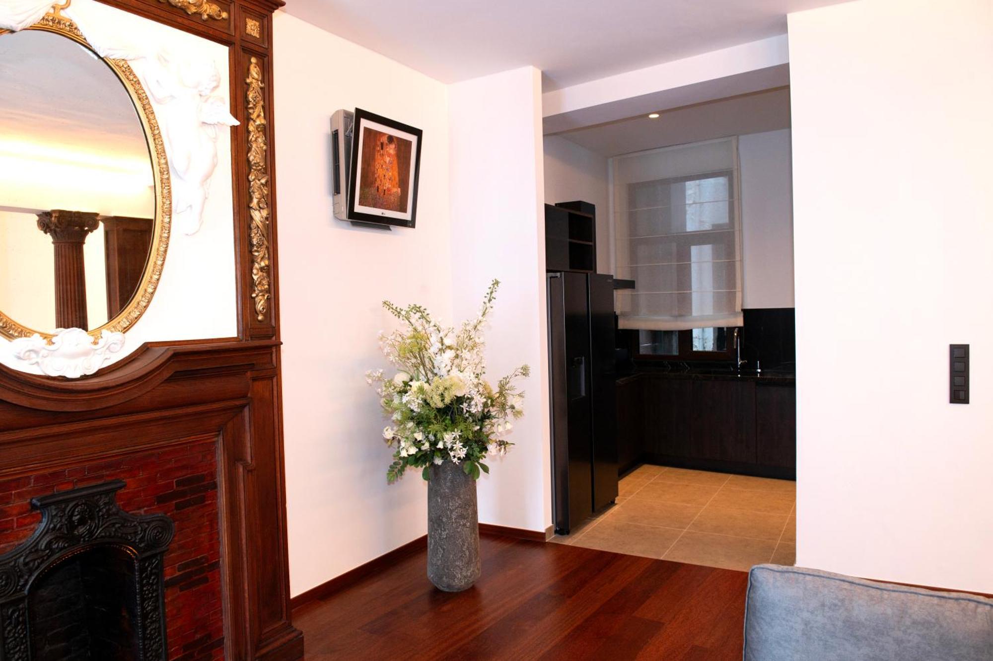 Botanique Suites Airbnb, Amberes Exterior foto